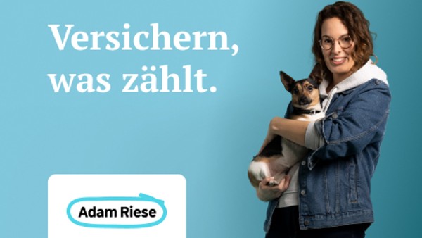 Neue Kampagne Adam Riese mit Frau und Hund