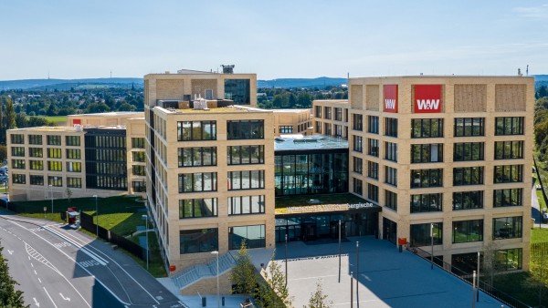 Außenaufnahme-des-W&W-Campus-in-Kornwestheim